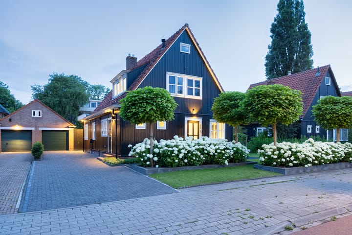 Julianalaan 25 in Leeuwarden Foto