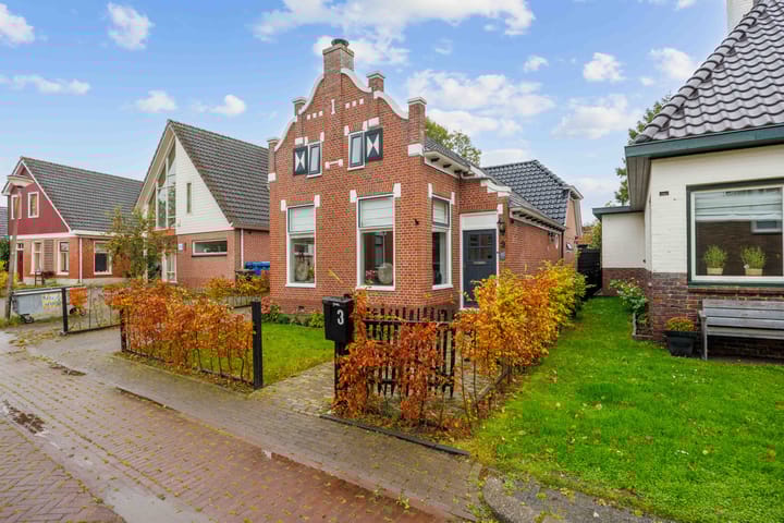 Julianalaan 3 in Leens Foto