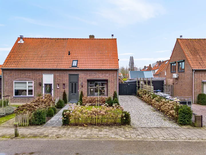 Photo of property Julianalaan 5, Buren