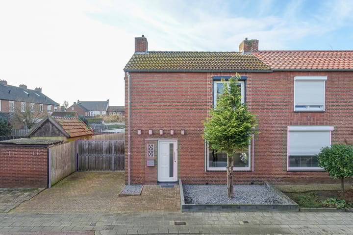 Photo of property Julianalaan 9, Posterholt