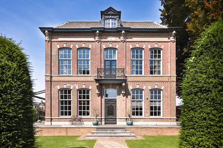 Julianastraat 1 in Vlijmen foto