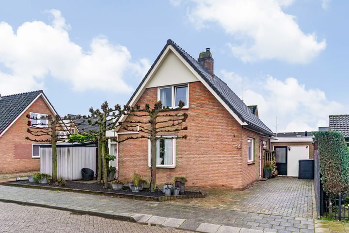 Photo of property Julianastraat 14, Beneden-Leeuwen