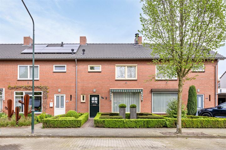 Julianastraat 42 in Bakel photo