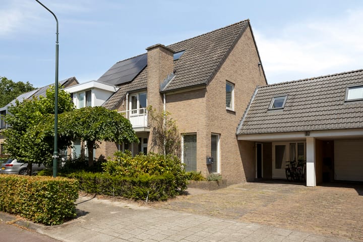 K.L.H. van der Puttlaan 11 in Waalre photo