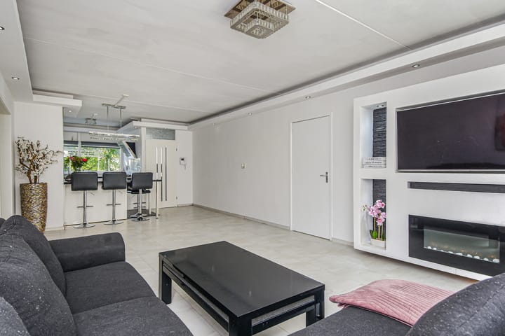 Kadoelerbos 18 in Zoetermeer photo