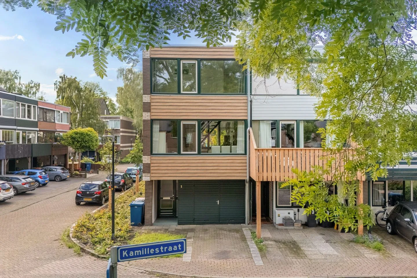 Kamillestraat 1 in Apeldoorn