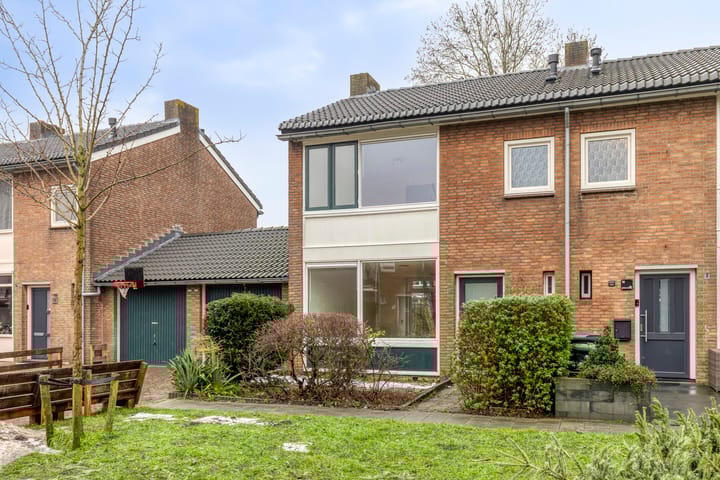 Kamperfoeliestraat 16 en Nieuw-Vennep foto