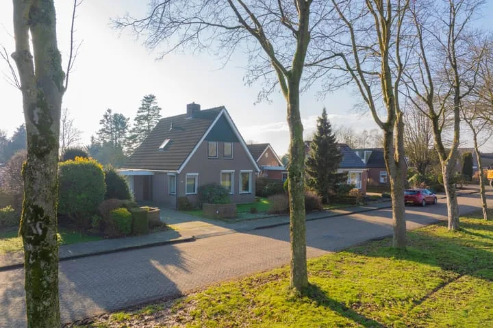 Kanaal B ZZ 195 in Emmer-Compascuum