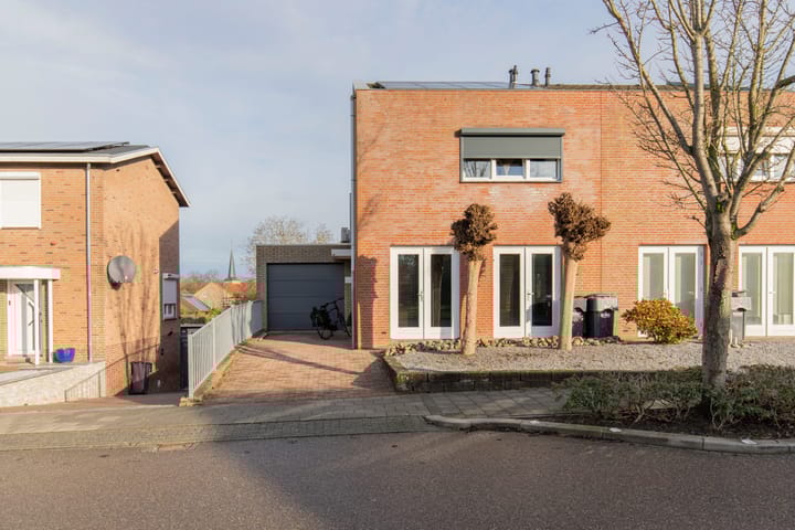 Kapelaan Berixstraat 11a in Stein