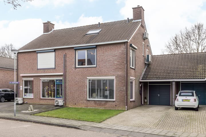 Kapelaan Wijnensingel 94 in Beek