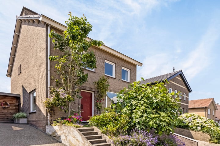 Kapelstraat 16 en Valkenburg foto