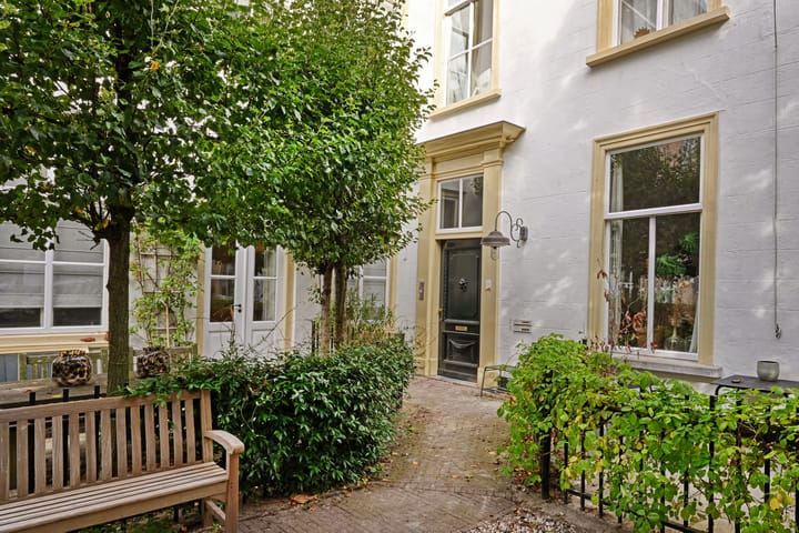 Kapucijnenhof 2 in Breda foto