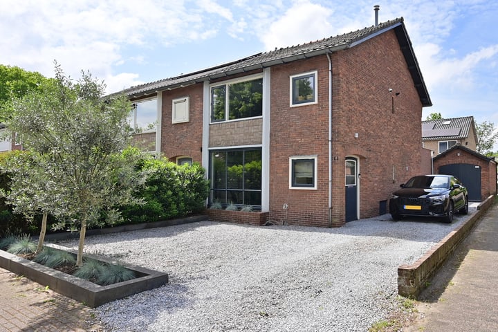 Karel Doormanlaan 13 in Huizen foto