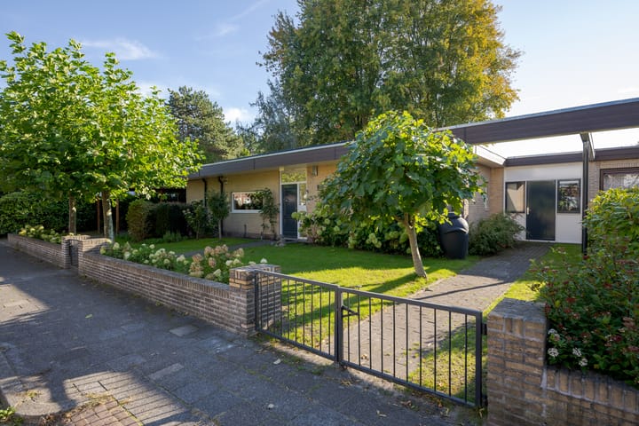 Karel Doormanlaan 15 en Voorschoten foto