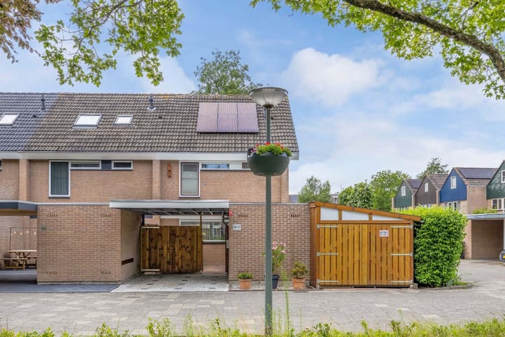 Karveel 04 37 in Lelystad Foto