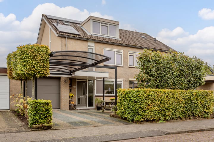 Karveel 22 13 in Lelystad Foto