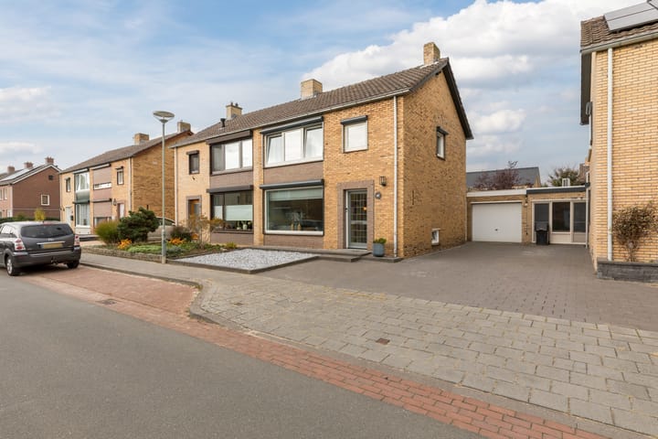 Kastanjestraat 47 en Echt foto