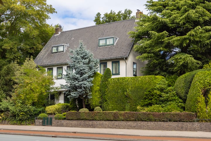 Kennemerplein 19 in Haarlem photo