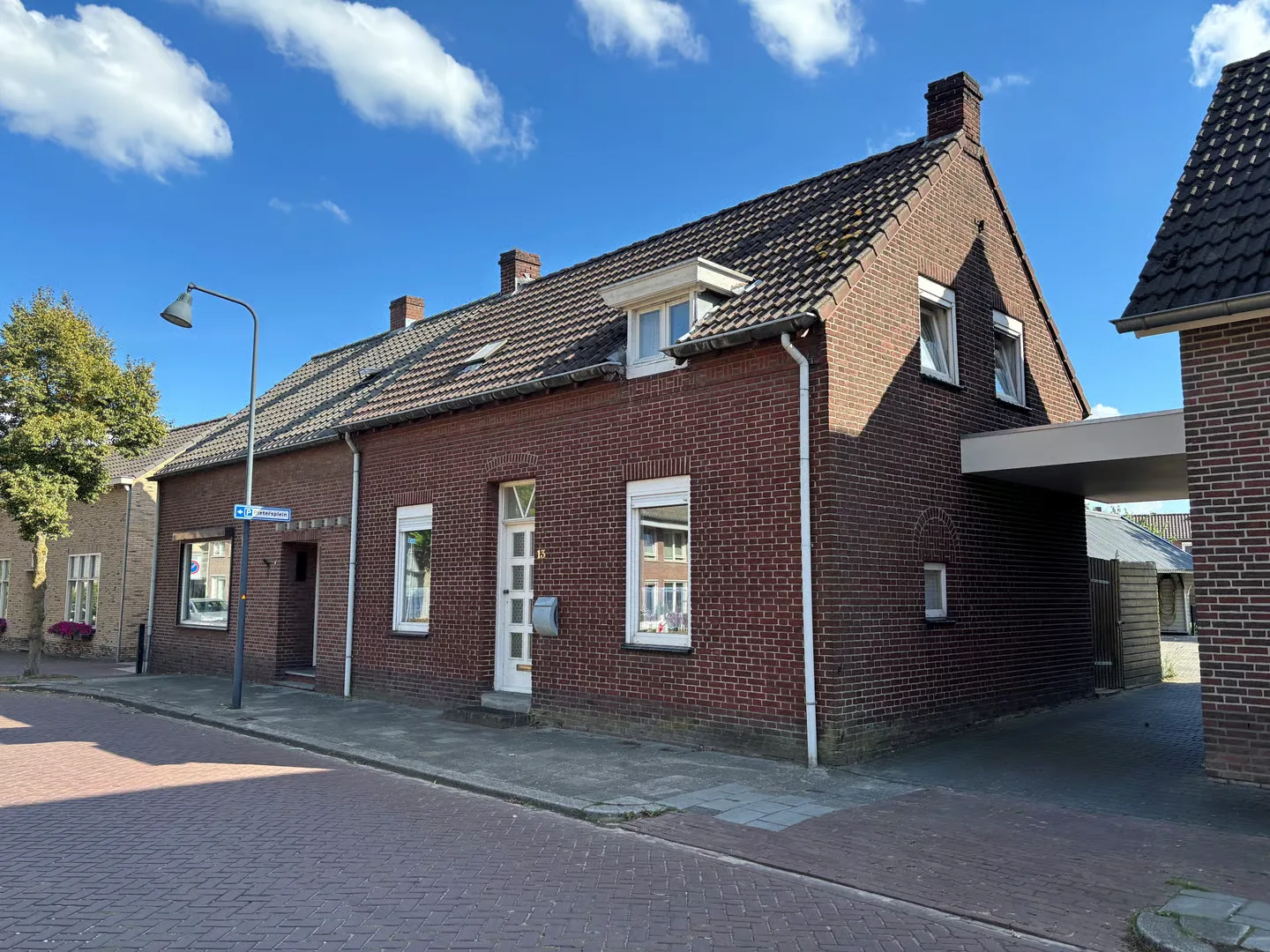 Kerkstraat 13 in Roggel