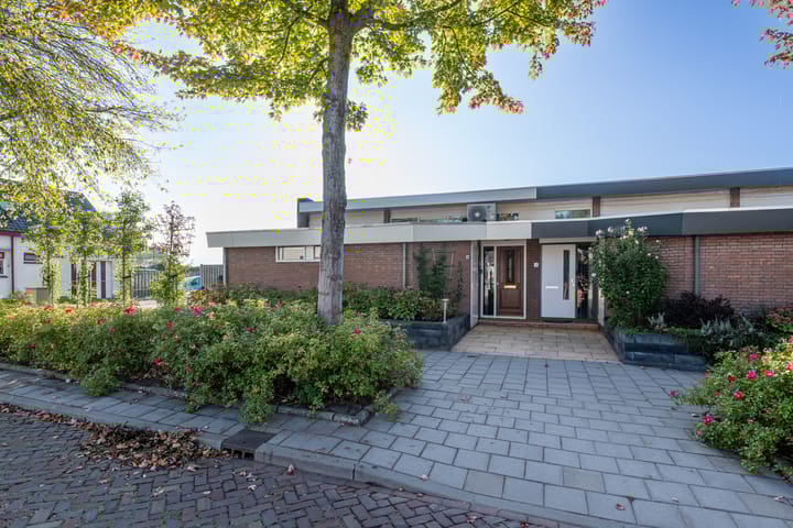 Kerkstraat 9 en Stad aan 't Haringvliet foto