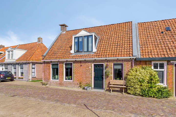 Klokstrjitte 9 en Holwert foto