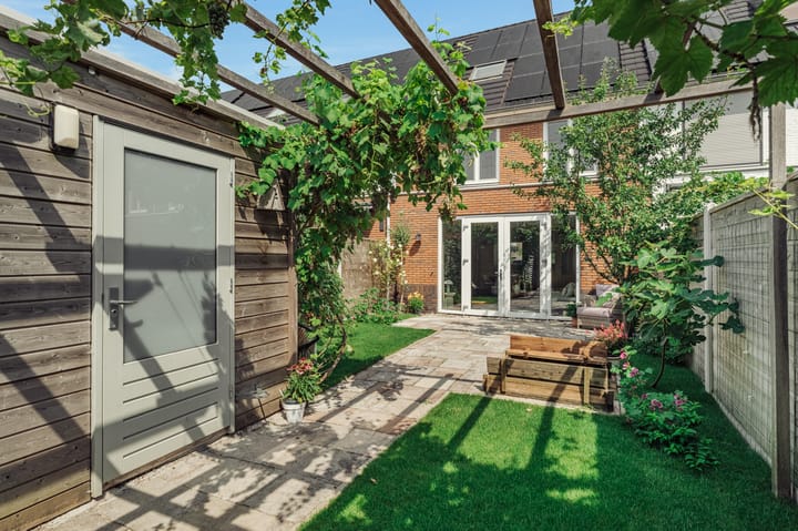 Knobbelzwaan 77 en Uithoorn foto