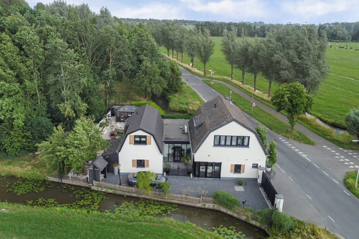 Koenderseweg 1 en Leerbroek foto