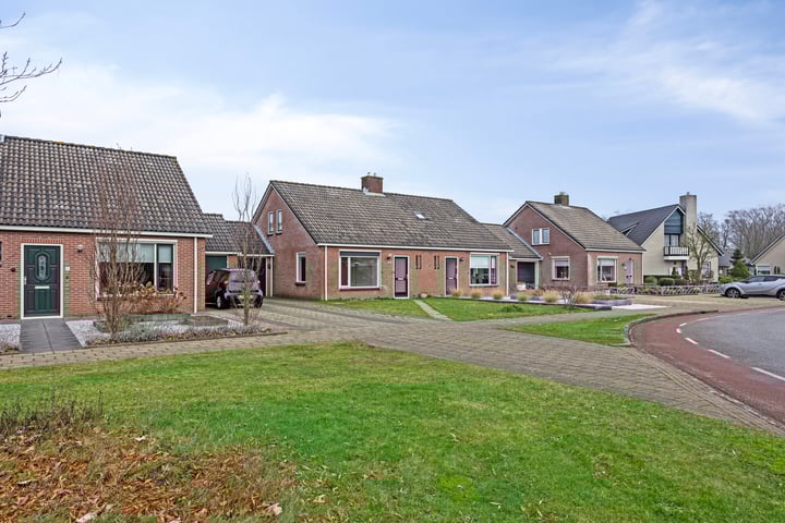 Kon.Julianalaan 137 in Nieuwleusen Foto