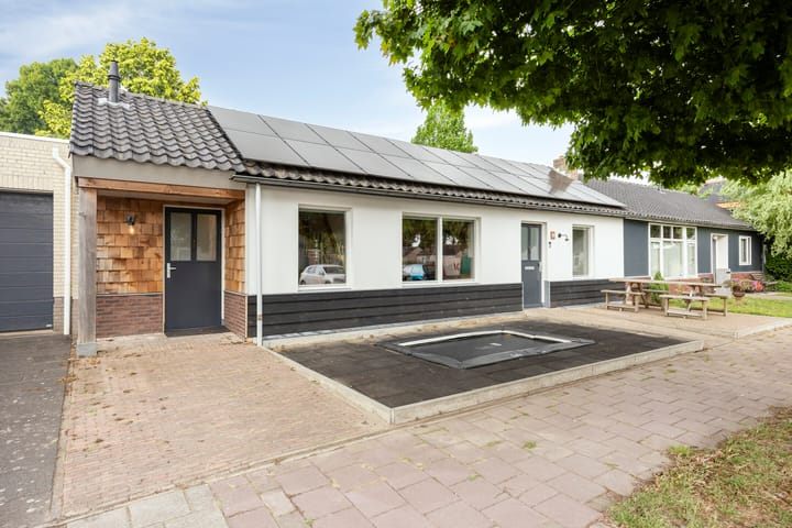 Koning Kyriëweg 12 en Veldhoven foto