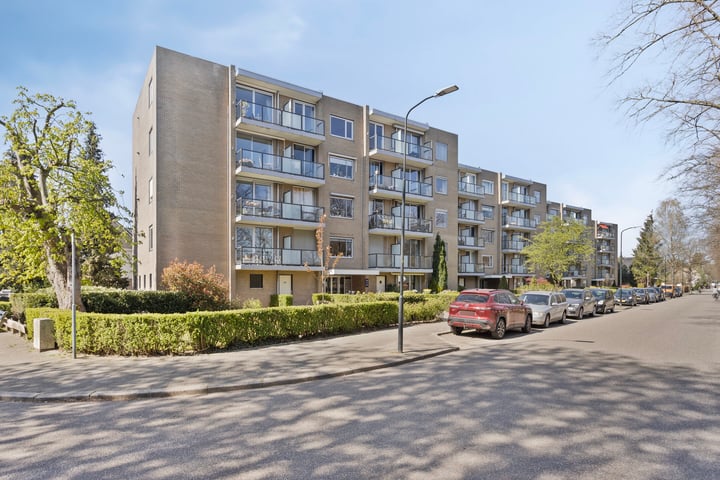 Koning Lodewijklaan 144 in Apeldoorn Foto