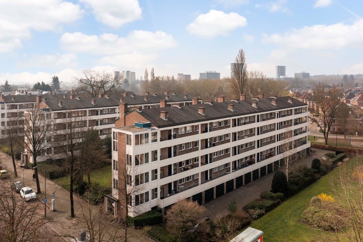 Koning Lodewijklaan 584 in Apeldoorn photo