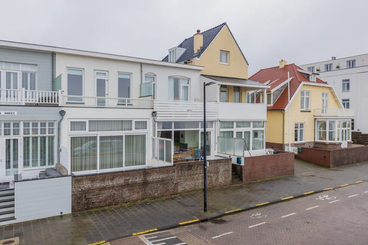 Koningin Astrid Boulevard 42 in Noordwijk Foto
