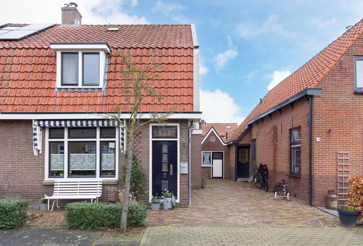 Koningin Emmastraat 17 in Bunschoten-Spakenburg Foto