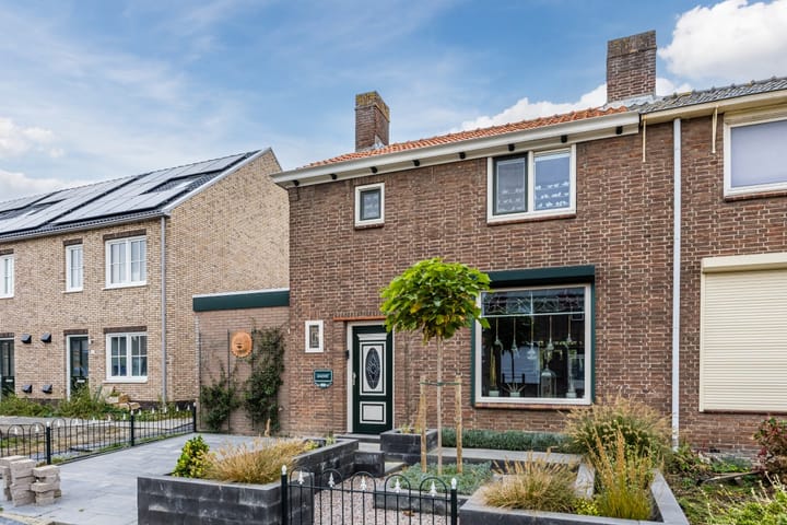 Koningin Julianastraat 6 in Sint-Maartensdijk Foto