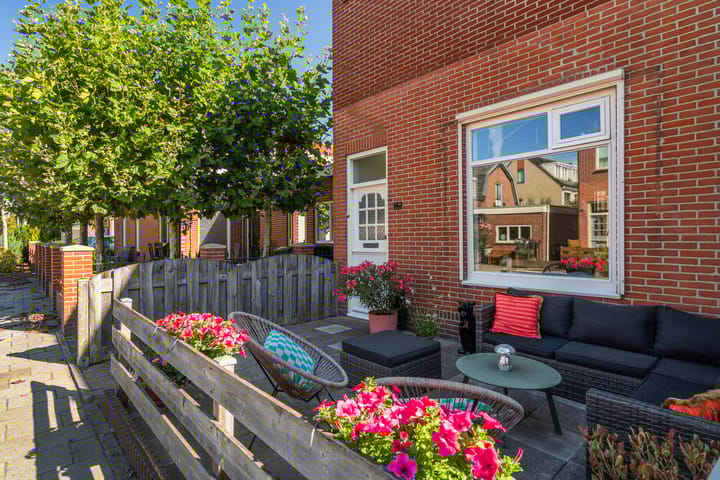 Koningin Wilhelminastraat 19 in De Lier photo