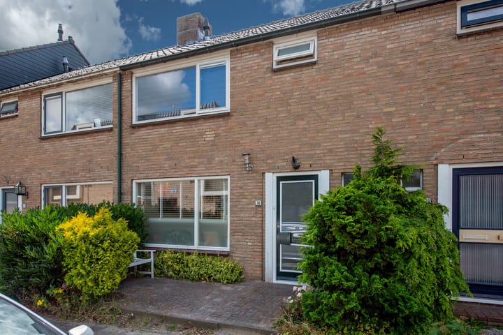 Koningin Wilhelminastraat 30 in Benthuizen Foto