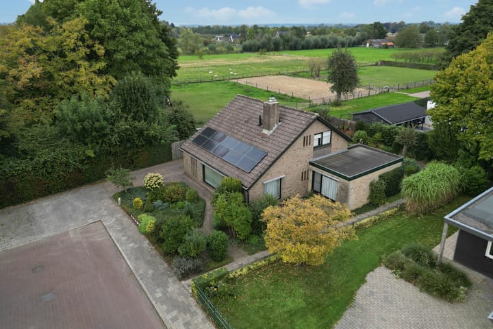 Koningin Wilhelminastraat 74 in Elst Foto