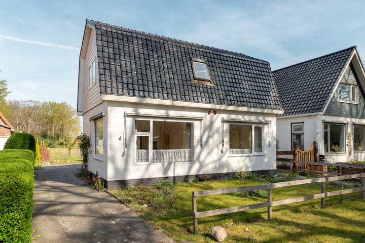 Koningin Wilhelminaweg 37 en Oranjewoud foto