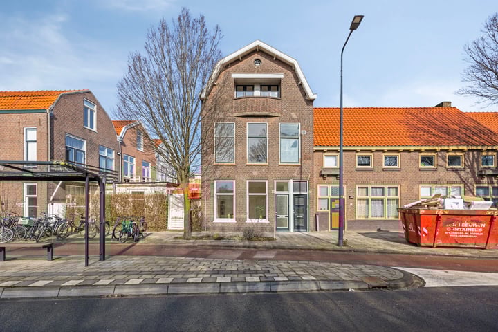 Koninginnelaan 2 in Leiden foto