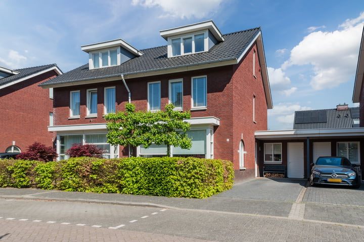 Koninginnenpage 9 in Oosterhout Foto