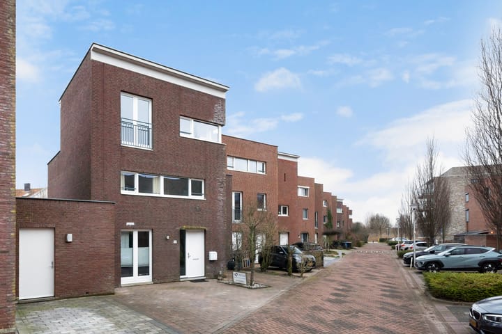 Photo of property Kooikerstraat 51, Alphen aan den Rijn