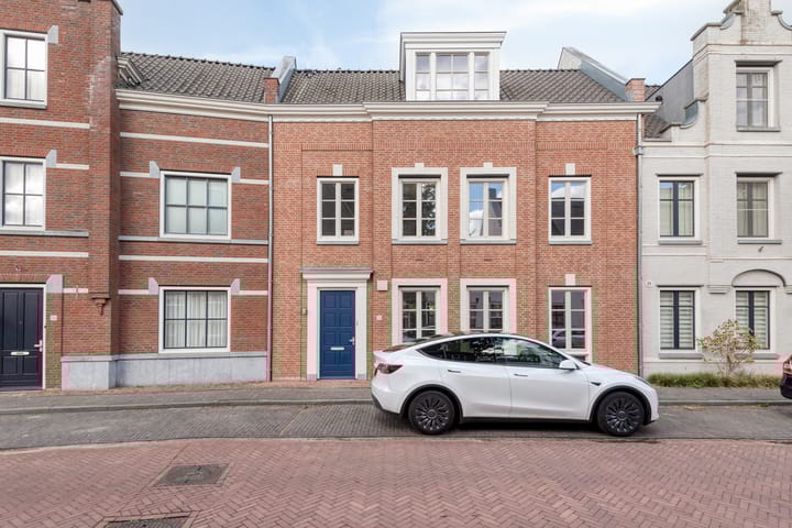 Koolstraat 24 in Helmond foto