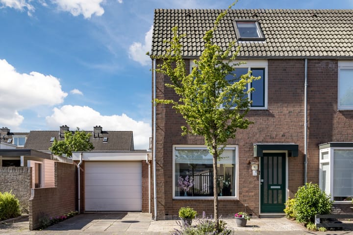 Kortenaerstraat 1 in Rijnsburg Foto