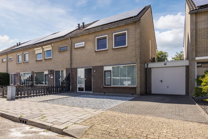 Kriegerstraat 17 en Grave foto