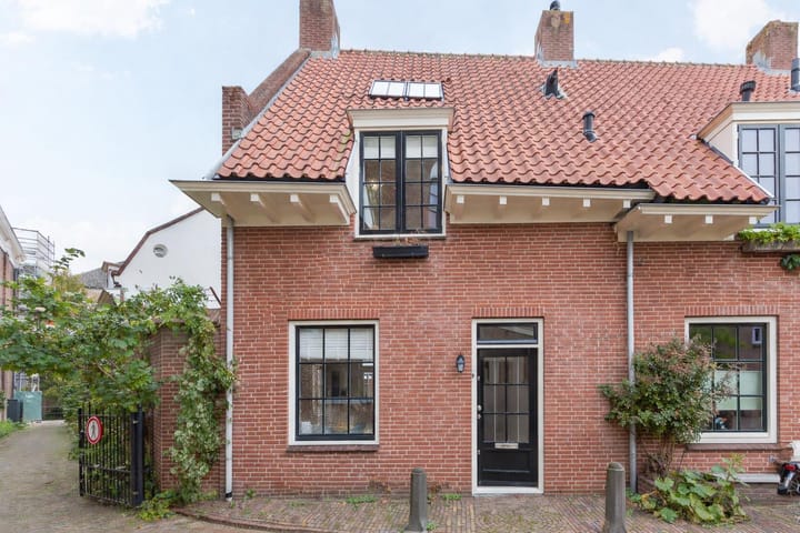 Kromme Elleboogsteeg 13 in Amersfoort photo