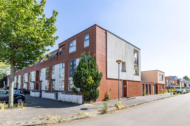 L.B. Pearsonstraat 4 in Groningen foto