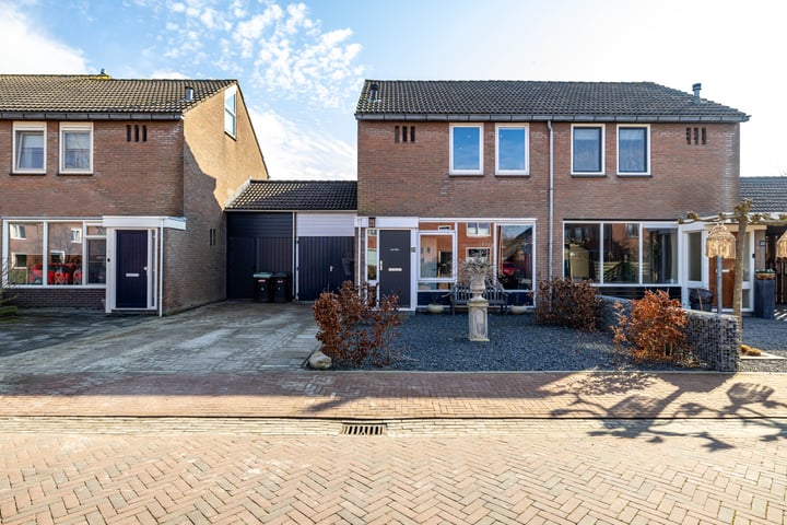 L W de Blecourtstraat 20 in Garnwerd Foto