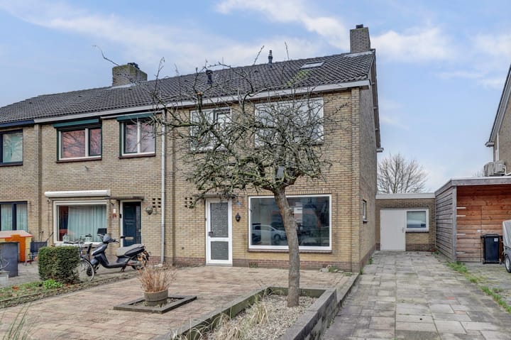Photo of property La Reinelaan 12, Bovenkarspel