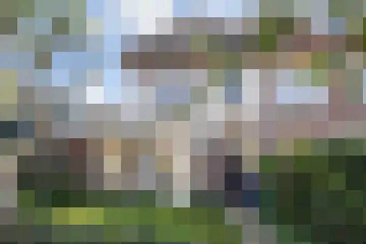 Laan van Heldenburg 2 in Voorburg