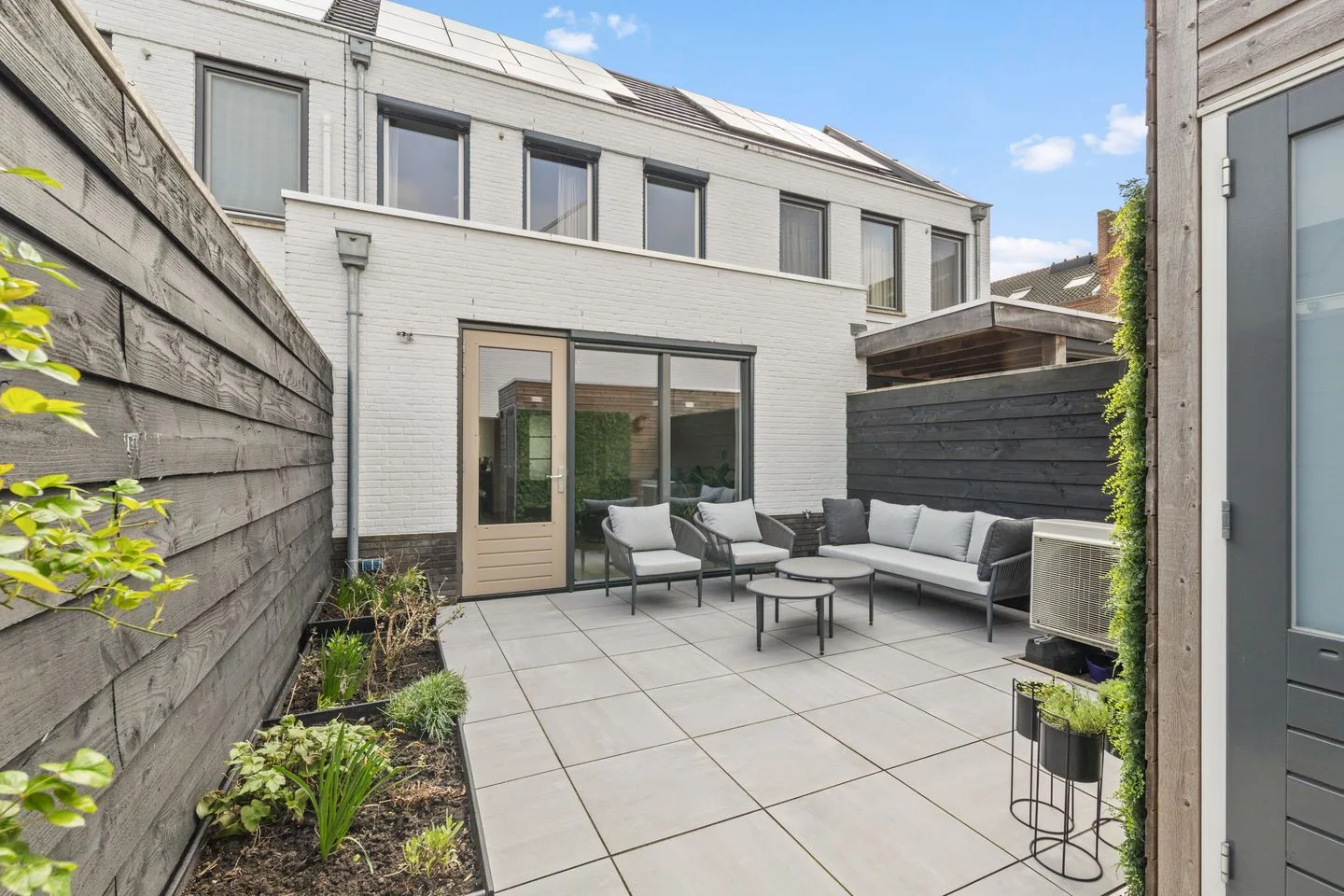 Laan van Henegouwen 25 in Roosendaal